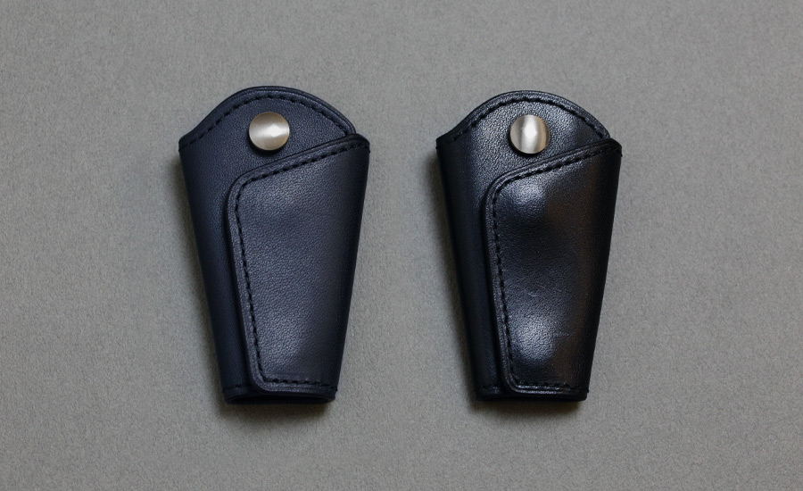 track_キーケース01_藍鉄の新品と並べた時の印象