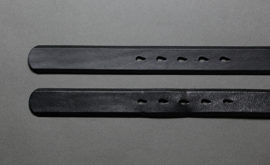 track_キーケース01_藍鉄の新品と並べた時の印象