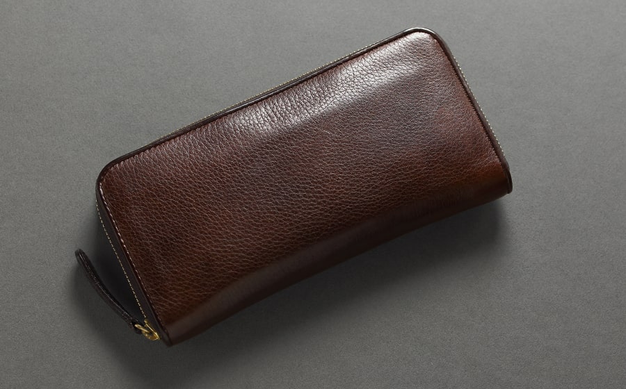 page_ラウンド長財布01_ダークブラウン 表面のエイジング感