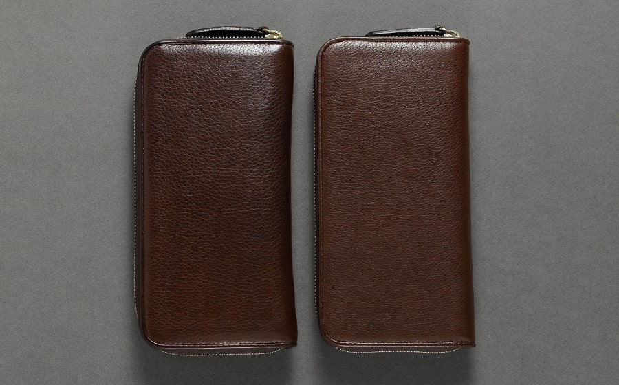 page_ラウンド長財布01_ダークブラウン 表面のエイジング感