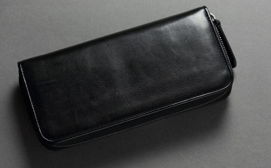 page_ラウンド長財布01_ブラック 表面のエイジング感