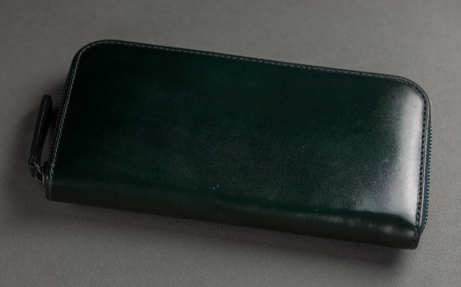 mark_ラウンド長財布02_グリーン 表面のエイジング感