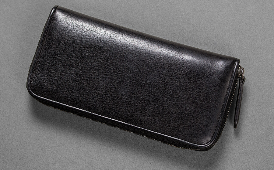 page_ラウンド長財布01_ブラック 表面のエイジング感