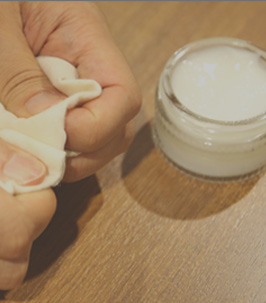 表面の汚れを落とすクリーナー