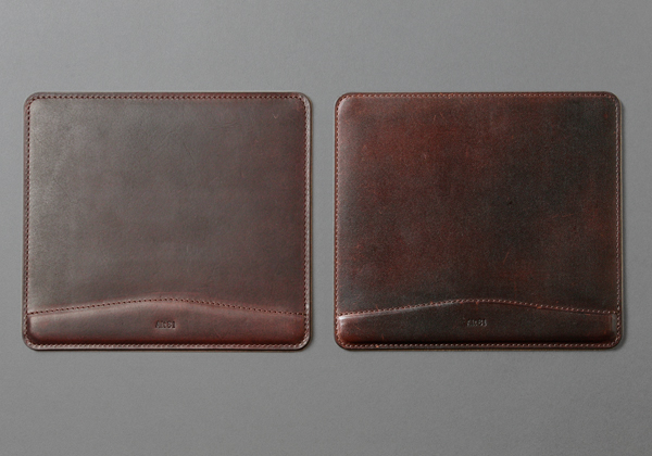 track_マウスパッド01_ダークブラン新品と並べた時の印象