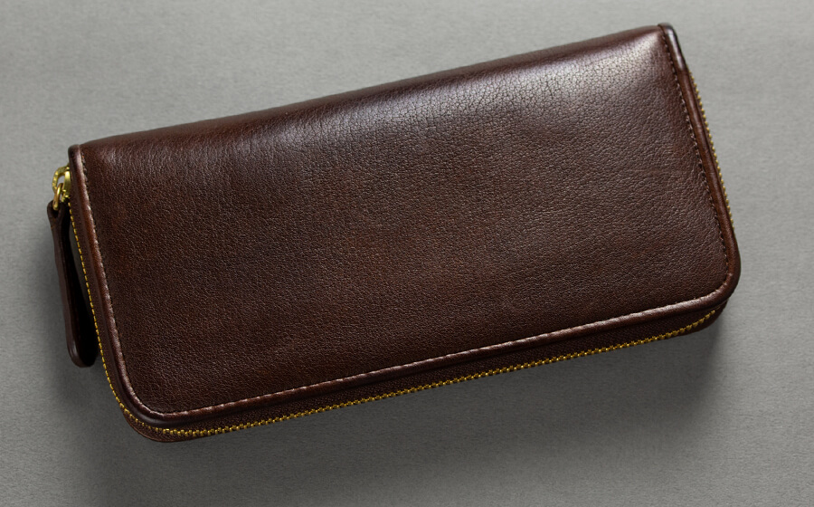 page_ラウンド長財布01_ダークブラウン 裏面のエイジング感