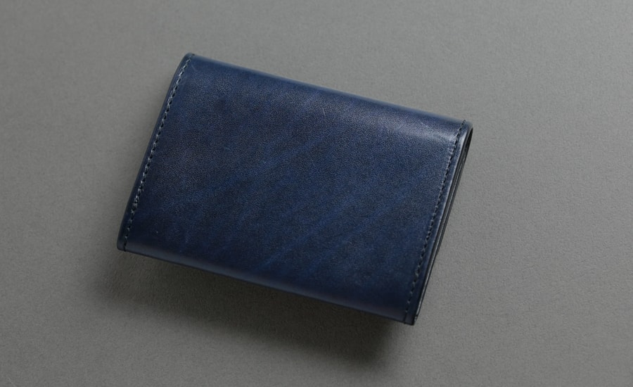 mark_名刺入れ02_ネイビー 裏面のエイジング感