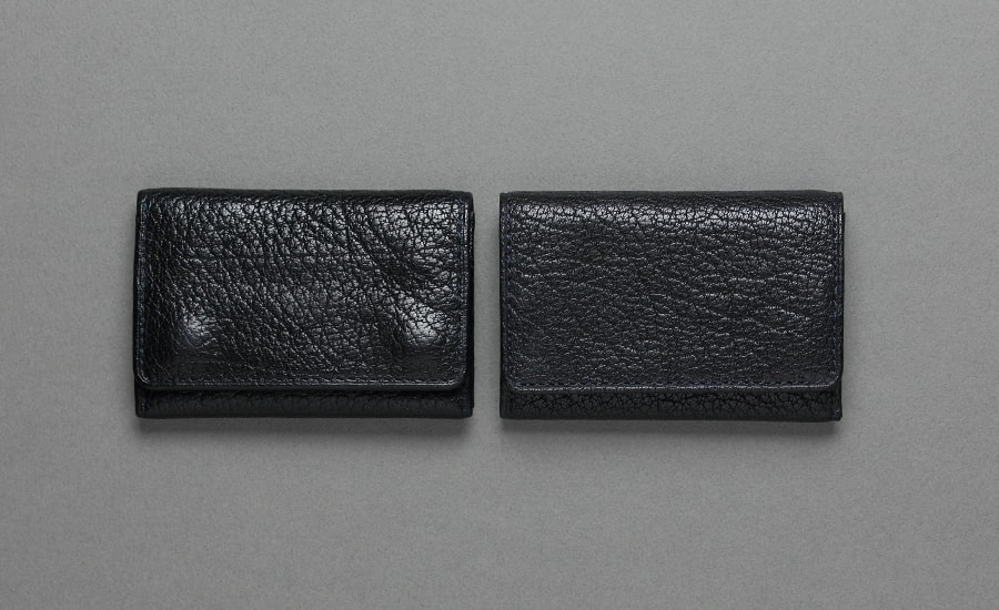 エイジング比較 左はM.K様の小銭入れ 右は未使用品