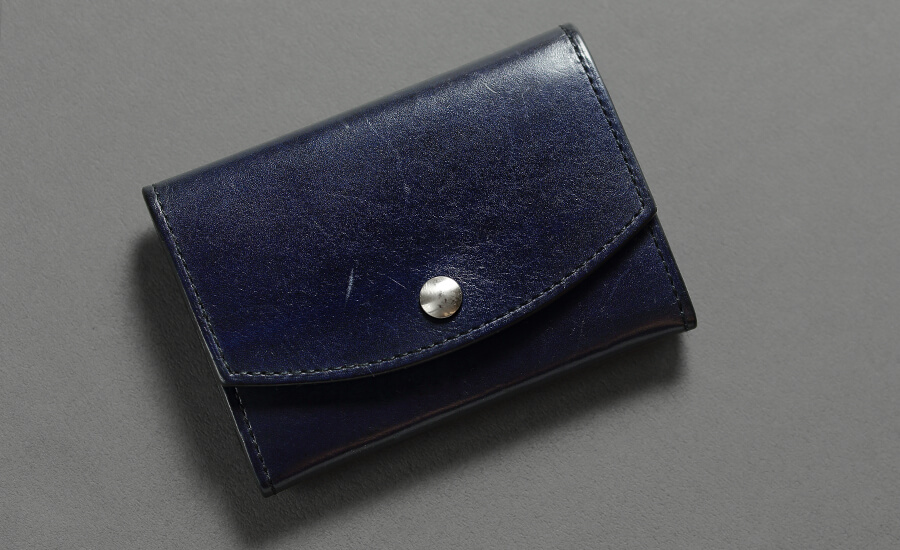 mark_名刺入れ02_ネイビー 表面のエイジング感