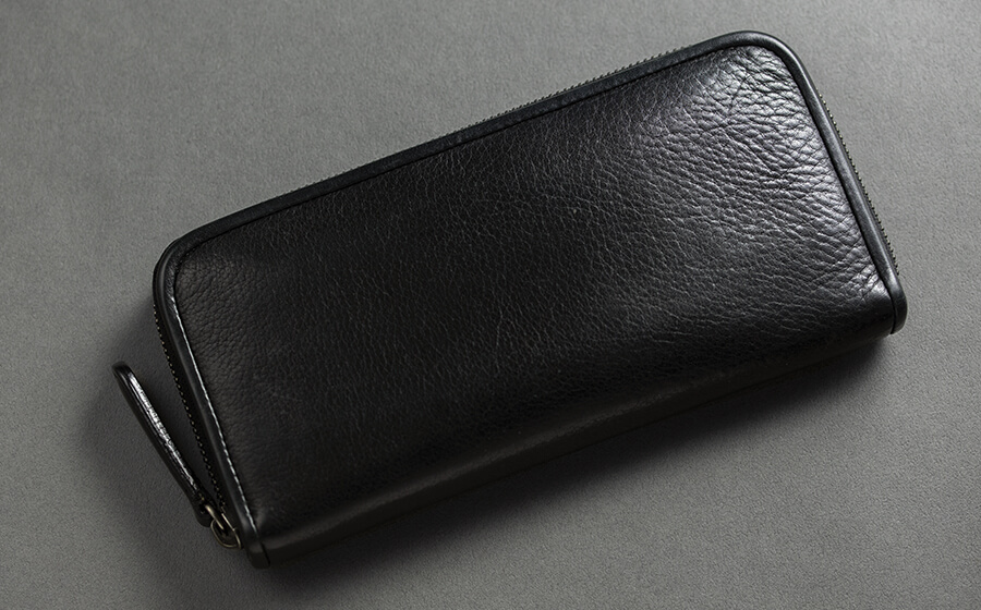 page_ラウンド長財布01_ブラック 表面のエイジング感