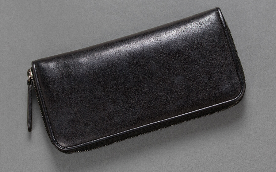 page_ラウンド長財布01_ブラック 裏面のエイジング感