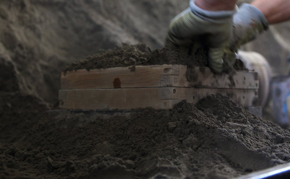 ３．砂型形成・手込め作業