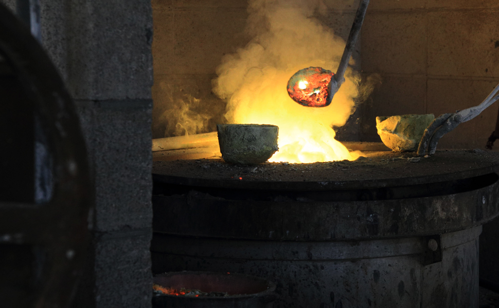 ４．溶解・精練作業