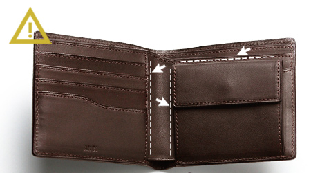 track_二つ折り財布03のポケットではない隙間