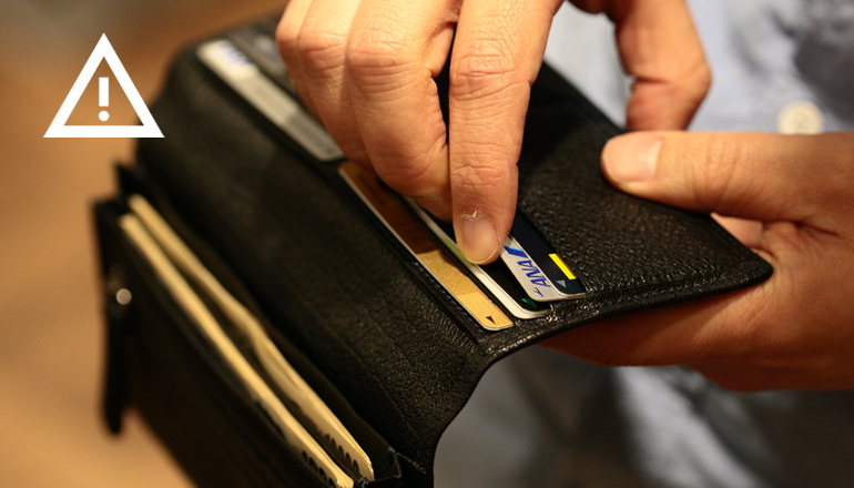 想定外の枚数をカード段に無理やり入れた場合