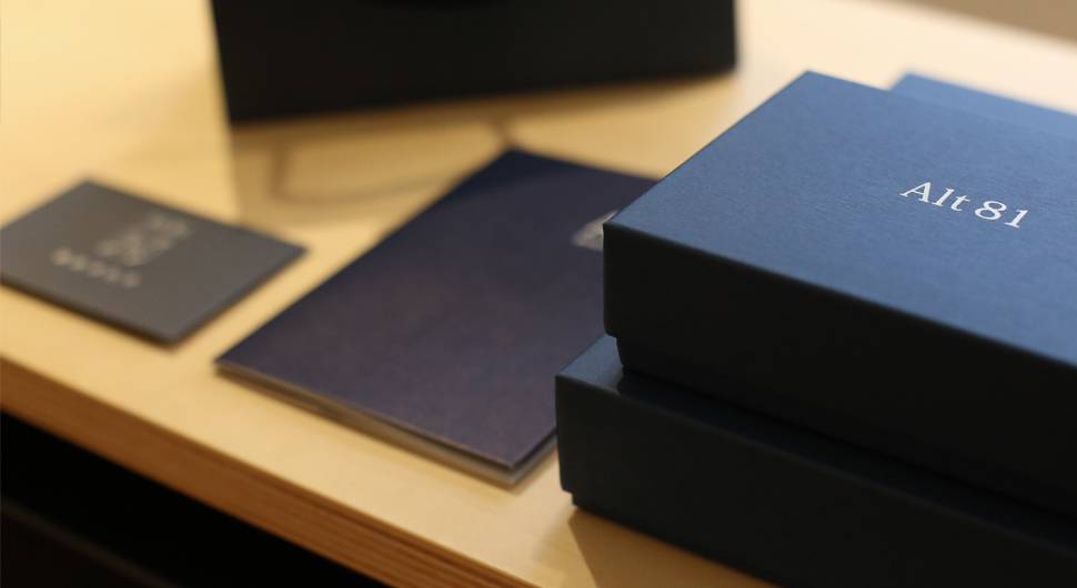 「藍鉄色」とは