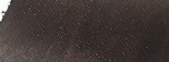 答えは「防水スプレー」を使う